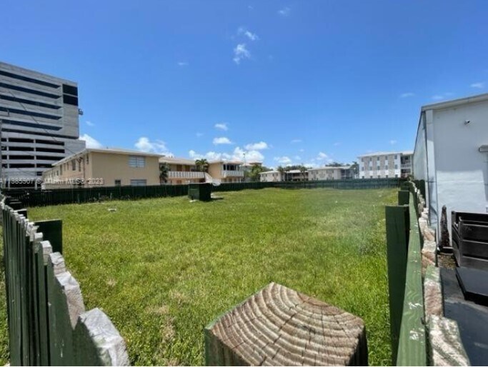 708 Atlantic Shores Blvd, Hallandale, FL à vendre - Photo du bâtiment - Image 2 de 5