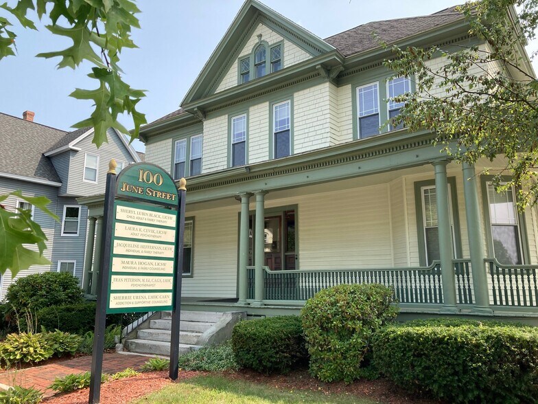 100 June St, Worcester, MA à louer - Photo du bâtiment - Image 1 de 3
