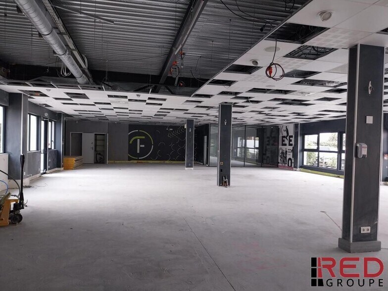 Chemin Des Jallassières, Eguilles for lease - Building Photo - Image 3 of 5