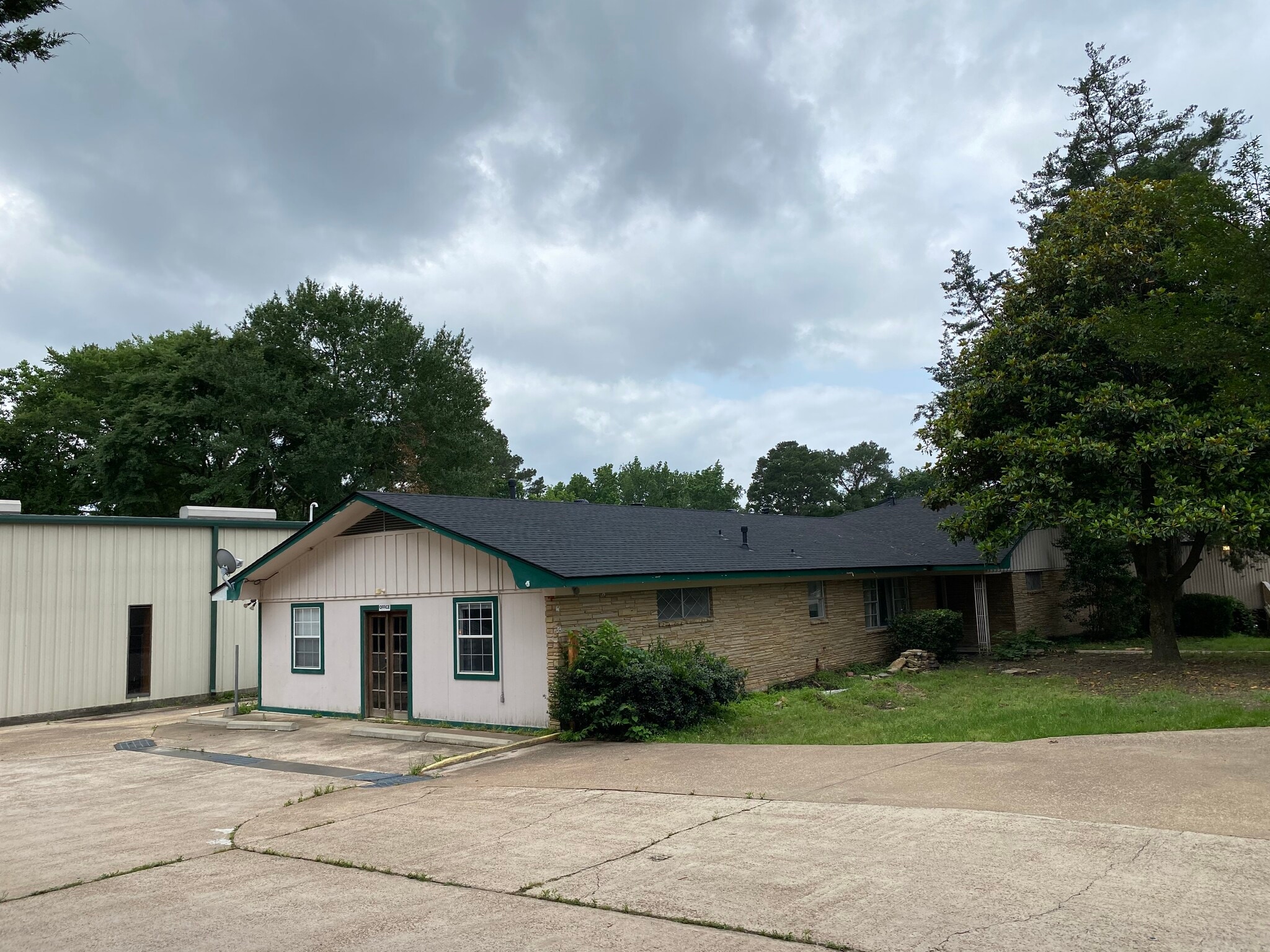 2815 Montgomery Rd, Huntsville, TX for sale Primary Photo- Image 1 of 8