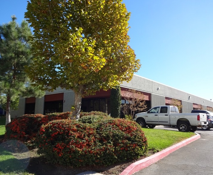 25030-25040 Avenue Tibbitts, Valencia, CA for lease - Building Photo - Image 2 of 8