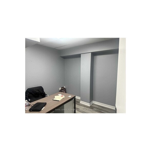 355 Rexdale Blvd, Toronto, ON à vendre - Photo du bâtiment - Image 2 de 4