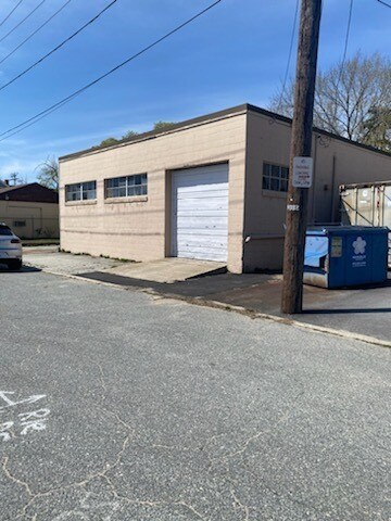 421 Station St, Cranston, RI à vendre - Photo du bâtiment - Image 2 de 8