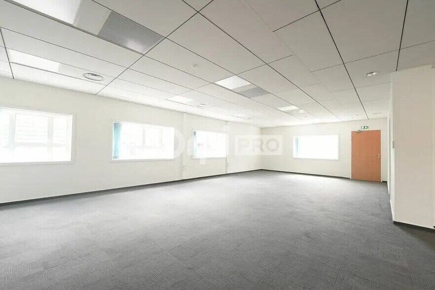 Bureau dans Lyon à louer - Photo du bâtiment - Image 3 de 11