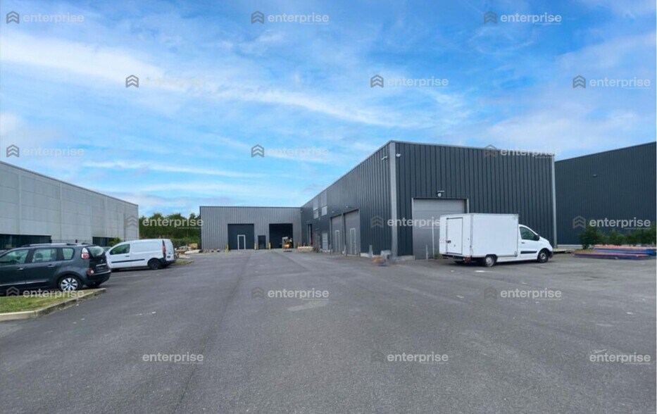 Flex in Creil for sale - Building Photo - Image 2 of 5