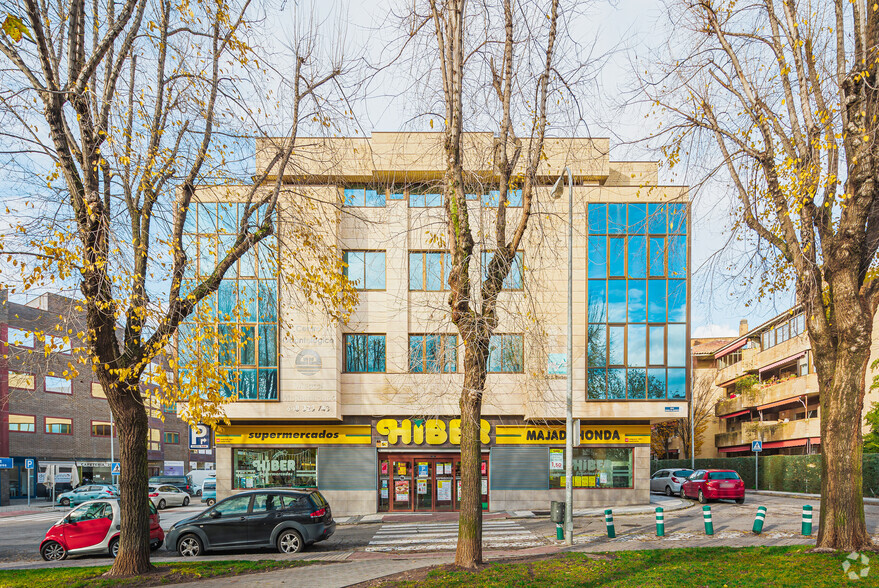 Calle Puerto de los Leones, 2, Majadahonda, Madrid à vendre - Photo du bâtiment - Image 2 de 4