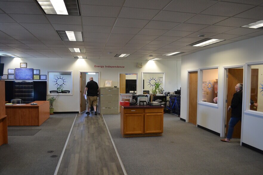 64 Main St, Queensbury, NY à vendre - Photo intérieure - Image 3 de 9