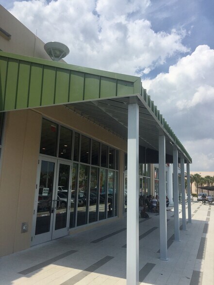 2000 NW 87th Ave, Doral, FL à louer - Photo du bâtiment - Image 3 de 10