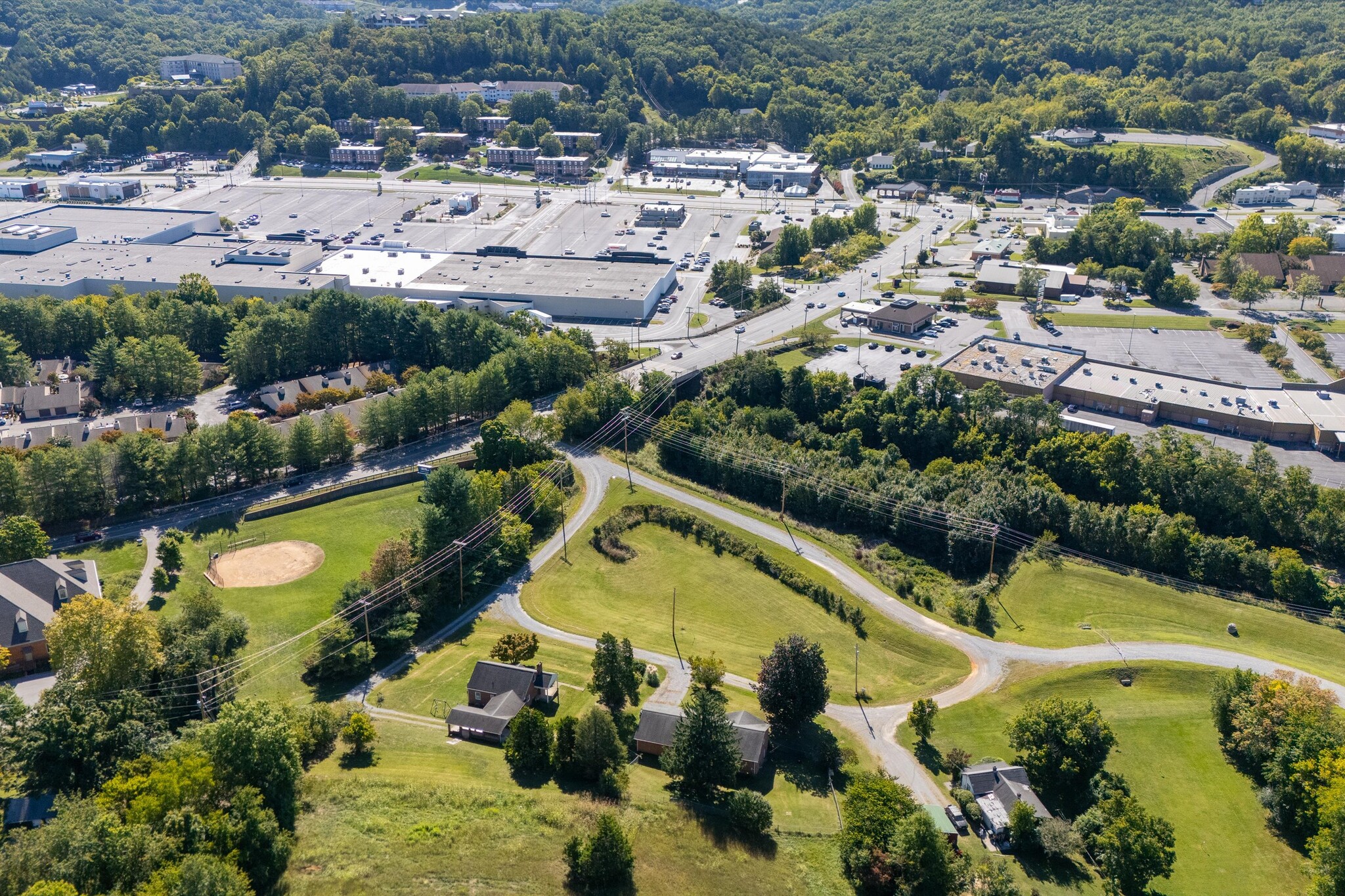 2925-2941 Leslie Ln, Roanoke, VA for sale Primary Photo- Image 1 of 5