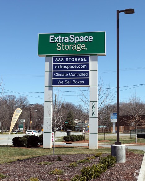 3939 W Market St, Greensboro, NC à louer - Photo du bâtiment - Image 2 de 3