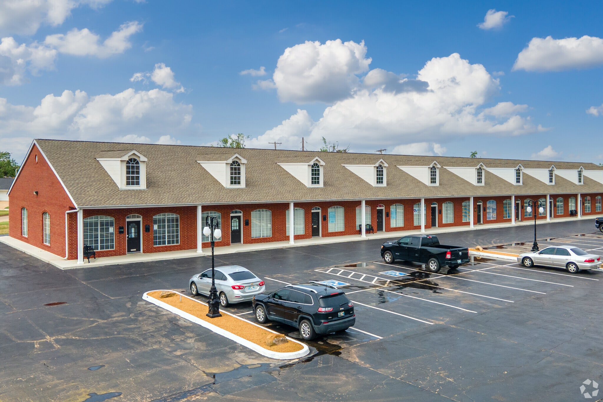 1901-1915 N Moore Ave, Oklahoma City, OK for lease Building Photo- Image 1 of 4