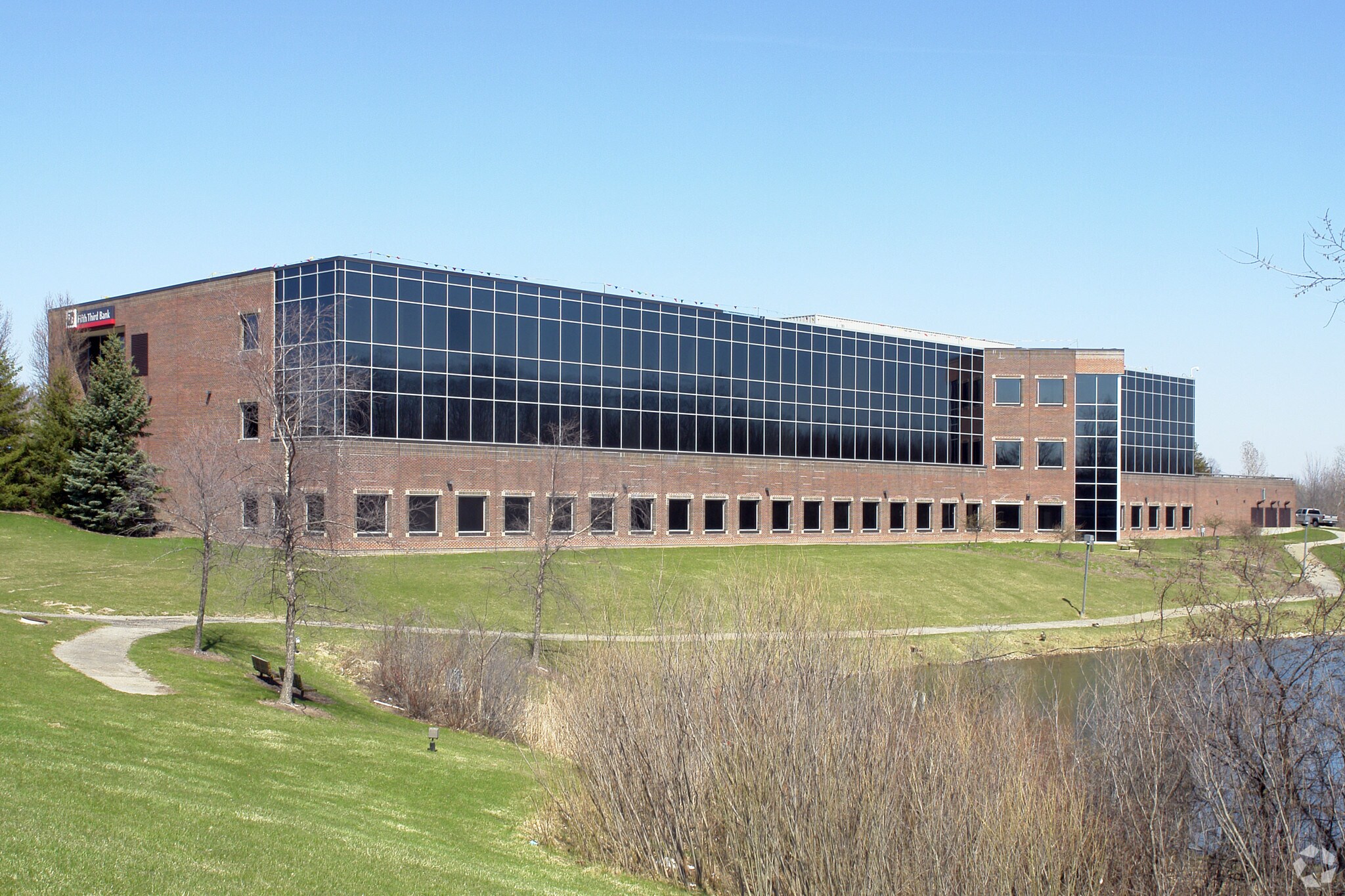 1830 E Paris Ave SE, Grand Rapids, MI for sale Primary Photo- Image 1 of 5