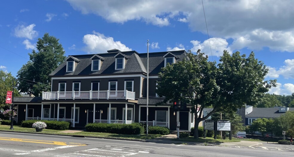 100 E Seneca St, Manlius, NY à louer - Photo du bâtiment - Image 1 de 47