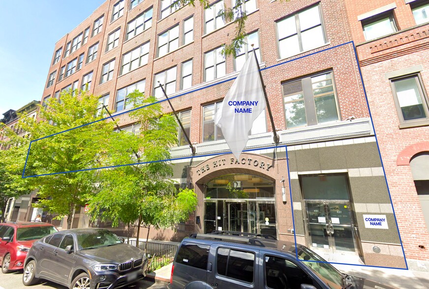 421 W 54th St, New York, NY à vendre - Photo du bâtiment - Image 1 de 12