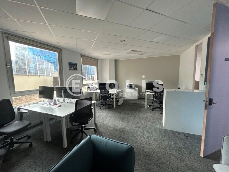 Office in Noisy Le Grand for lease - Building Photo - Image 1 of 4