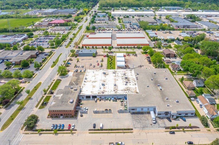 10920 W Lincoln Ave, Milwaukee, WI for lease - Building Photo - Image 2 of 14