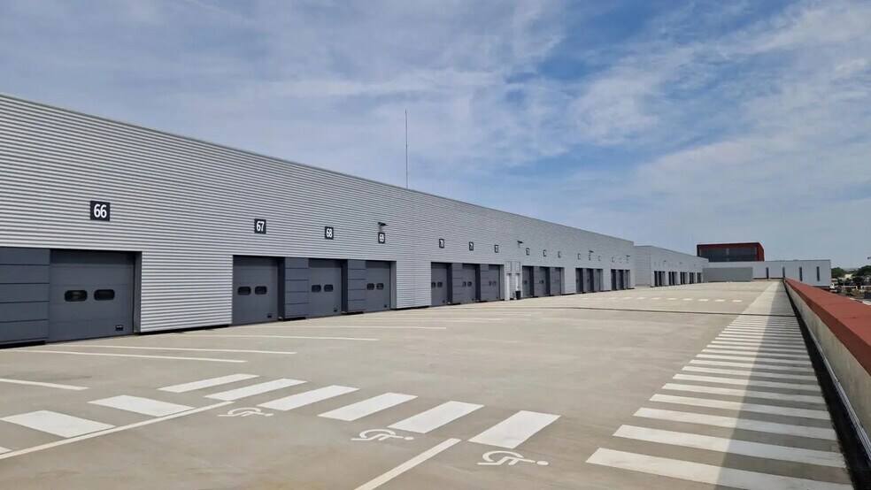 Industrial in Lyon for lease - Building Photo - Image 2 of 8