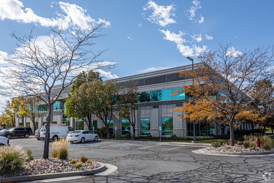 4897 W Lake Park Blvd, Salt Lake City, UT à vendre - Photo du bâtiment - Image 2 de 8