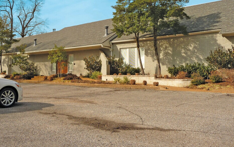 641-651 Oakleaf Office Ln, Memphis, TN à vendre - Photo du bâtiment - Image 1 de 13