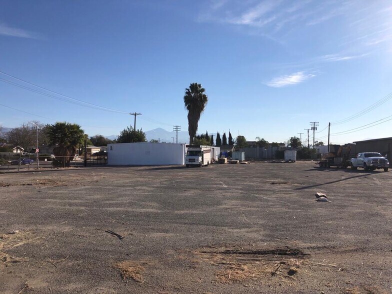 394 E H St, Colton, CA à vendre - Photo du bâtiment - Image 3 de 19