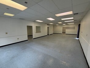 56 E Glenwood Ave, Smyrna, DE for lease Interior Photo- Image 2 of 12