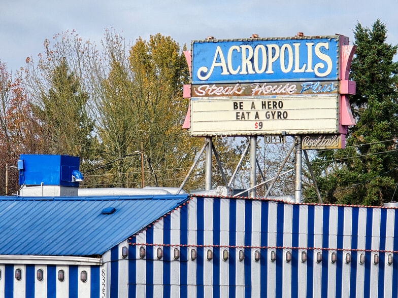 8325 SE McLoughlin Blvd, Portland, OR for sale - Building Photo - Image 2 of 34