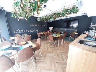 Plus de détails pour Multi-résidentiel à vendre