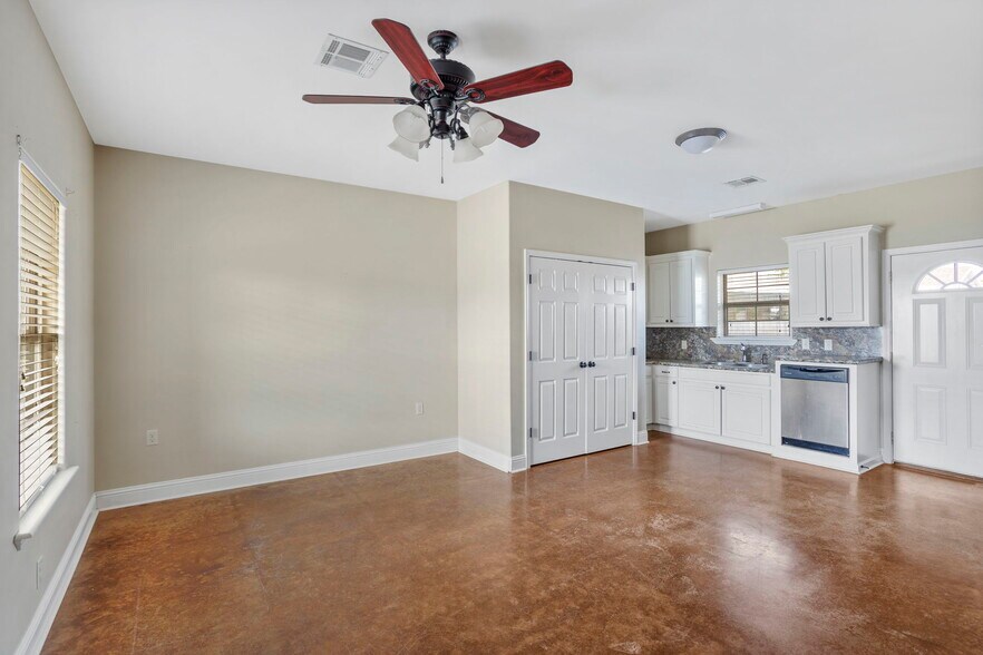 140 Louie St, Lake Charles, LA à vendre - Photo du bâtiment - Image 2 de 9