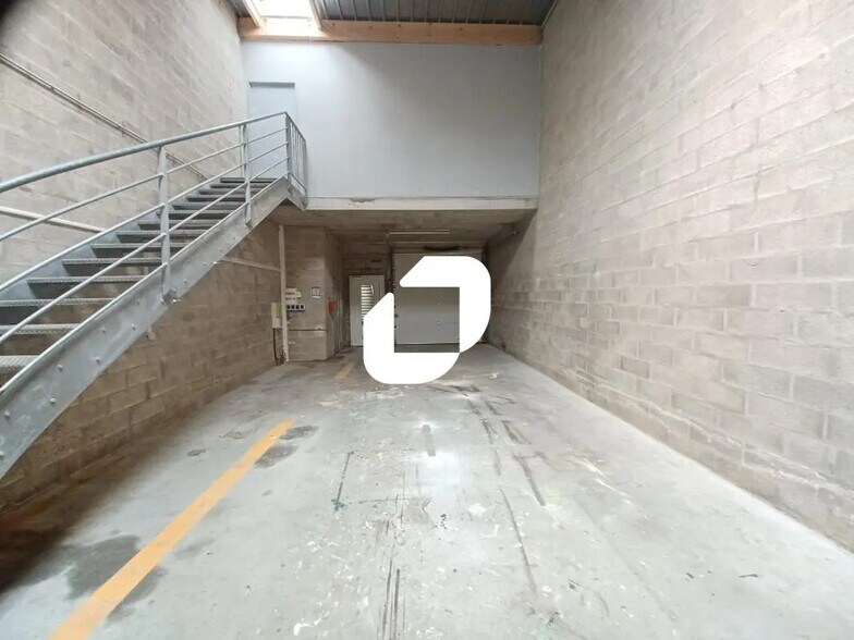 Flex in Ozoir-la-Ferrière for lease - Building Photo - Image 1 of 10