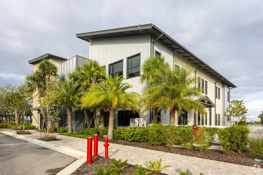42891 Lake Babcock Dr, Babcock Ranch, FL à louer - Photo du bâtiment - Image 2 de 4
