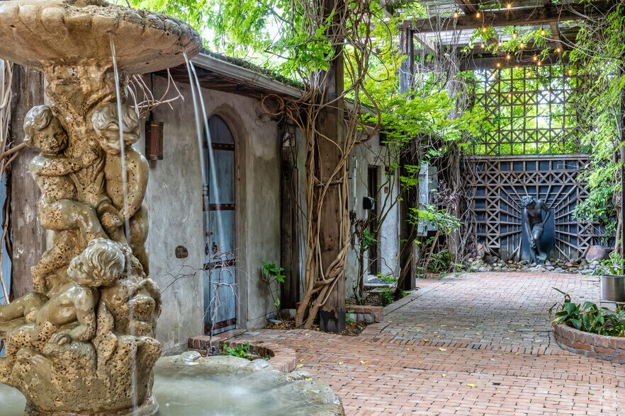 610 Elm St, McKinney, TX à louer - Photo du bâtiment - Image 2 de 22