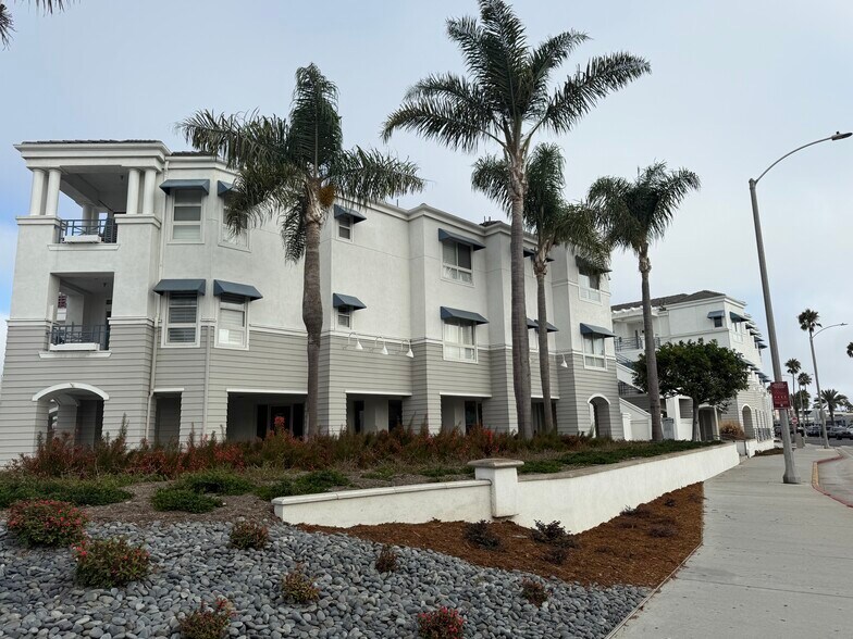 2600-2700 Newport Blvd, Newport Beach, CA à louer - Photo du bâtiment - Image 1 de 13