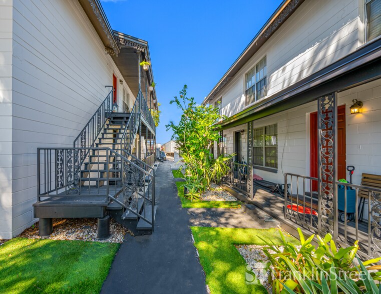 4002-4004 N Branch Ave, Tampa, FL à vendre - Photo du bâtiment - Image 2 de 19