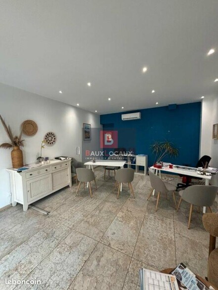 Retail in Saint-Chamas for lease - Interior Photo - Image 3 of 3