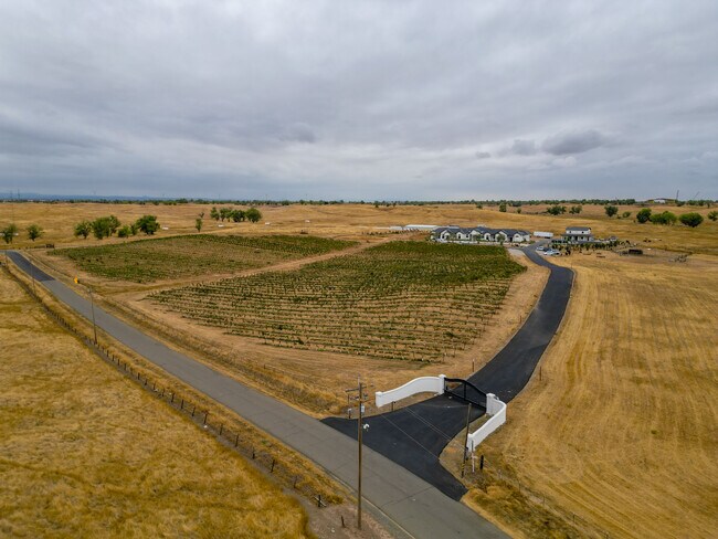 Plus de détails pour 13850 Meiss Rd, Sloughhouse, CA - Spécialité à vendre