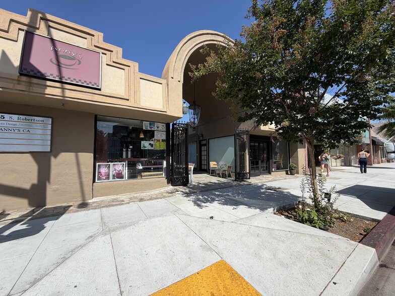 265 S Robertson Blvd, Beverly Hills, CA à louer - Photo du bâtiment - Image 2 de 24