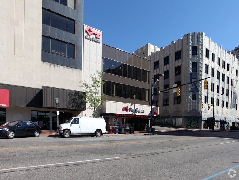 219 S Main St, Akron, OH à vendre - Photo du bâtiment - Image 2 de 5