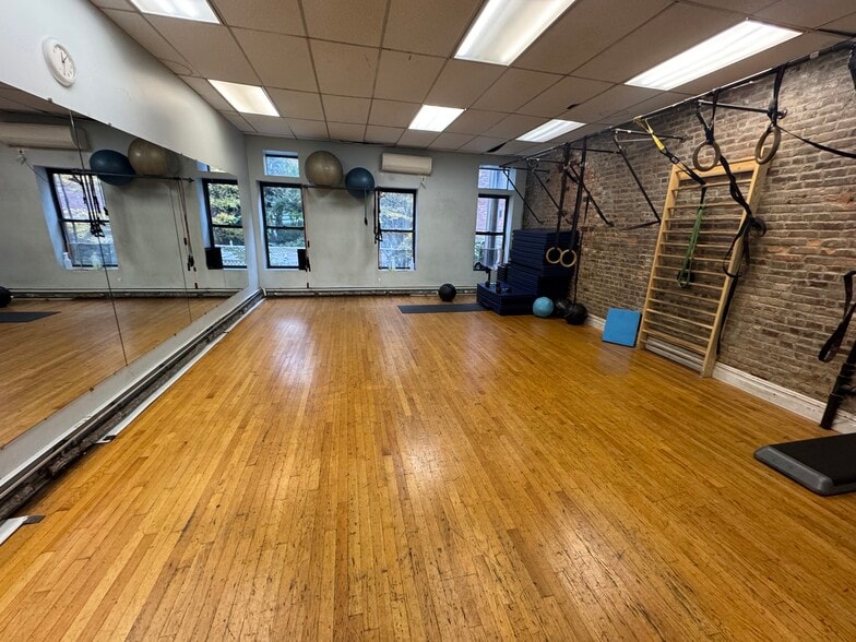 42 5th Ave, Brooklyn, NY for lease - Building Photo - Image 3 of 8