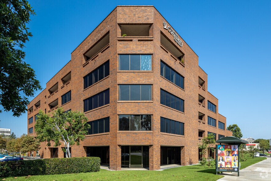 4041 MacArthur Blvd, Newport Beach, CA à louer - Photo du bâtiment - Image 3 de 22
