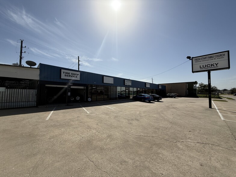 527 Barren Springs Dr, Houston, TX for lease - Building Photo - Image 3 of 4