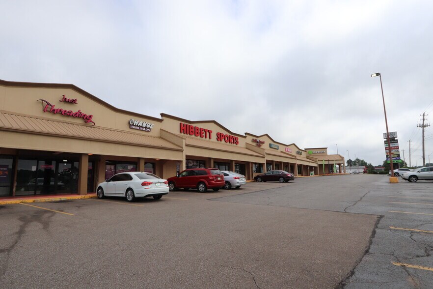 3425-3473 Austin Peay Hwy, Memphis, TN à louer - Photo du bâtiment - Image 2 de 7