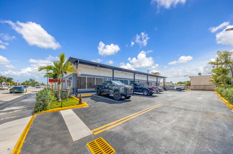 4030 Pembroke Rd, Hollywood, FL à vendre - Photo du bâtiment - Image 3 de 18