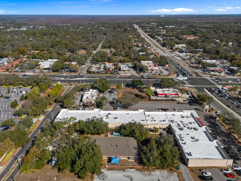 5321 E Fowler Ave, Tampa, FL à louer - Photo du bâtiment - Image 3 de 26