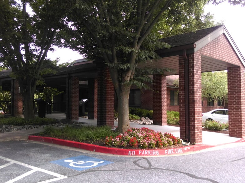 10705-10715 Charter Dr, Columbia, MD for lease - Building Photo - Image 2 of 10