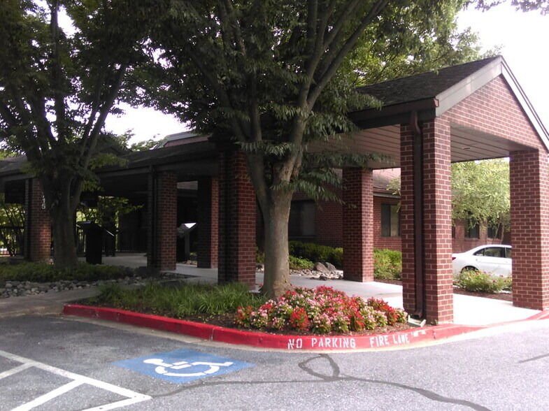 10705-10715 Charter Dr, Columbia, MD à louer - Photo du bâtiment - Image 2 de 10