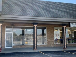 1210-1228 Towanda Ave, Bloomington, IL for lease Interior Photo- Image 1 of 8