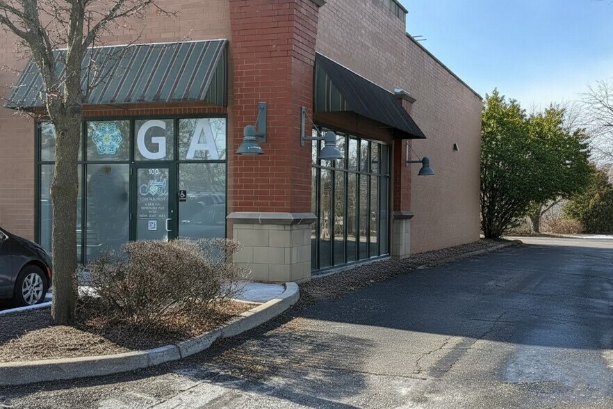 650 E Terra Cotta Ave, Crystal Lake, IL à louer - Photo du bâtiment - Image 3 de 8