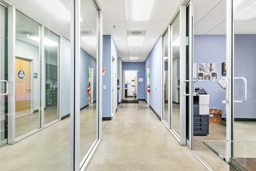 29000 N Hancock Pky, Valencia, CA for lease - Building Photo - Image 2 of 19