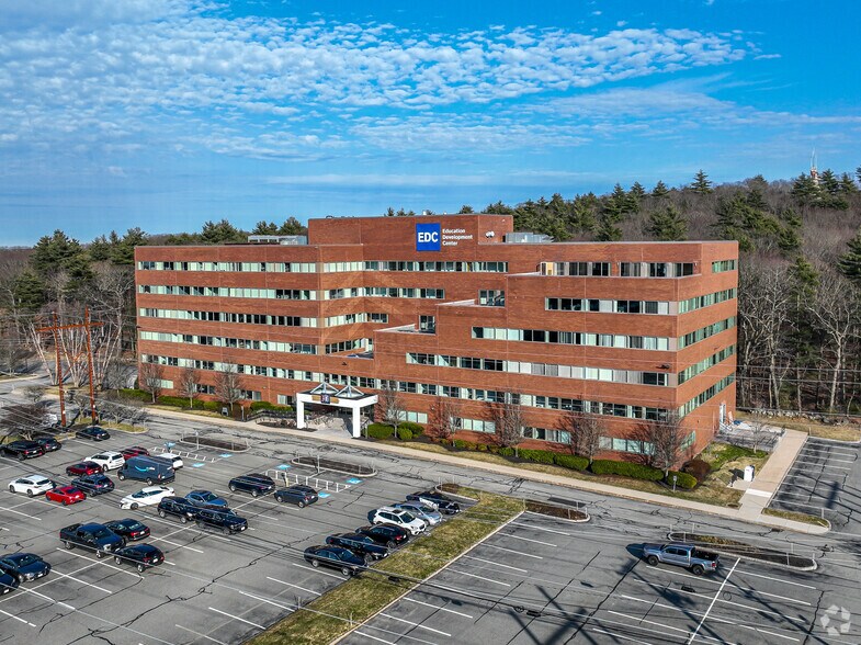 300 Fifth Ave, Waltham, MA à louer - Photo du bâtiment - Image 3 de 4