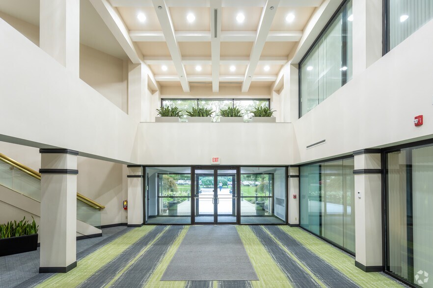 3200 Greenfield Rd, Dearborn, MI à louer - Hall d’entrée - Image 3 de 7